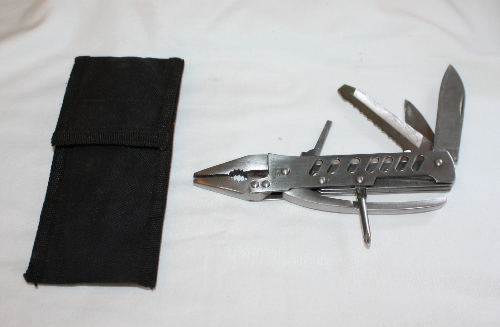 Multi-Tool 6 n 1 Skeleton Handle w Black Belt Pouch PreOwned Very Good Condition