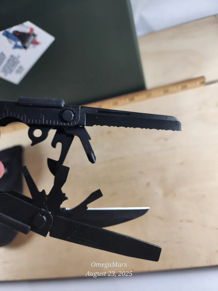 Gerber MP 600 Looks/feels brand new, w/sheath. #MP2 (MSRP 105)