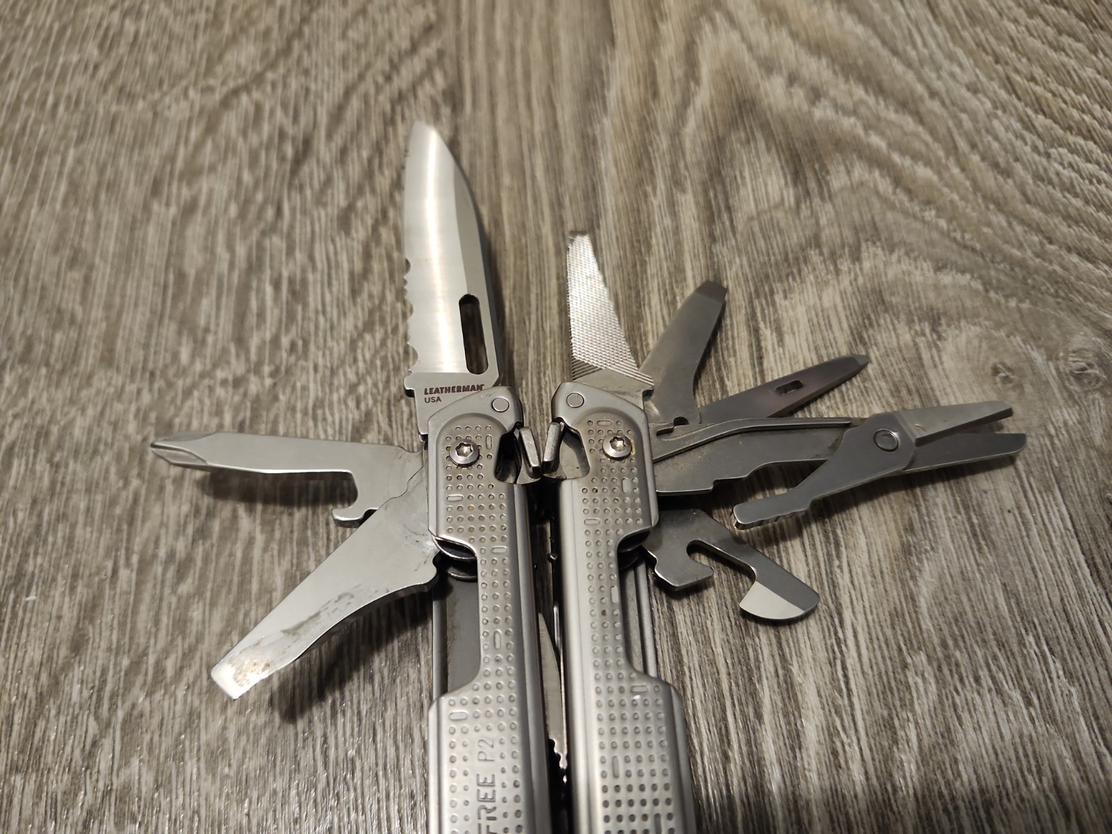 Leatherman Free P2 Multi-Tool – Used, Good Condition, W/Sheath