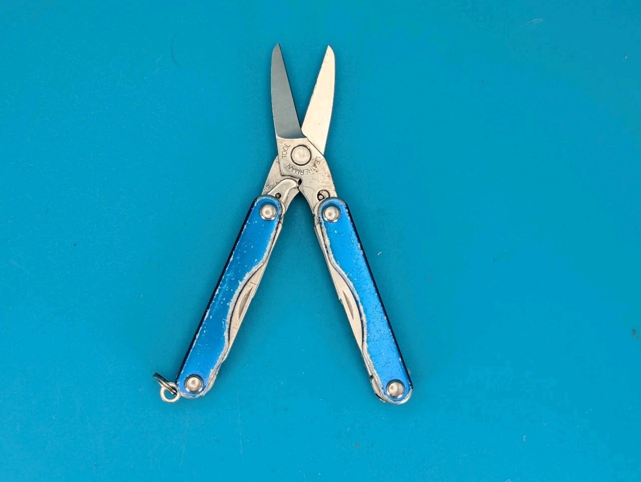 Leatherman “Squirt S4” Stainless Steel Multi Tool – BLUE!