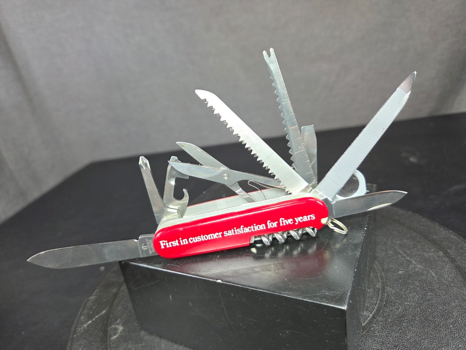 Victorinox Swiss Army Knife Red Multi Tool Scissors Saw Corkscrew 13 Tools