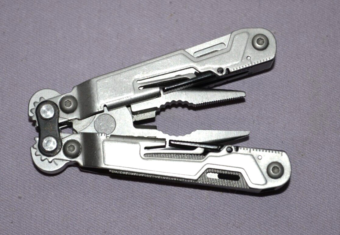 SOG PowerPint Multi-Tool Plier, knife, Scissors & Other Tools W/Belt Clip–Great