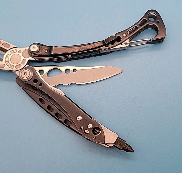 Leatherman Skeletool CX Multi-Tool – Combo Edge 154CM Blade – Driver Bits