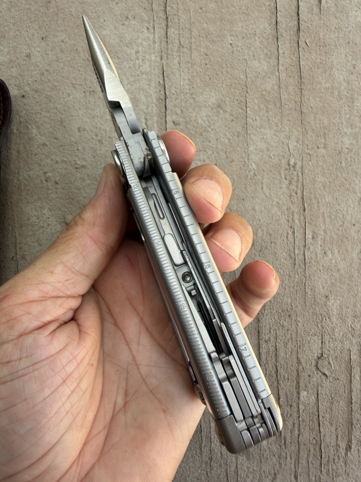 LEATHERMAN WAVE STAINLESS STEEL FOLDING MULTI TOOL IN LEATHER POUCH/CASE, EXC