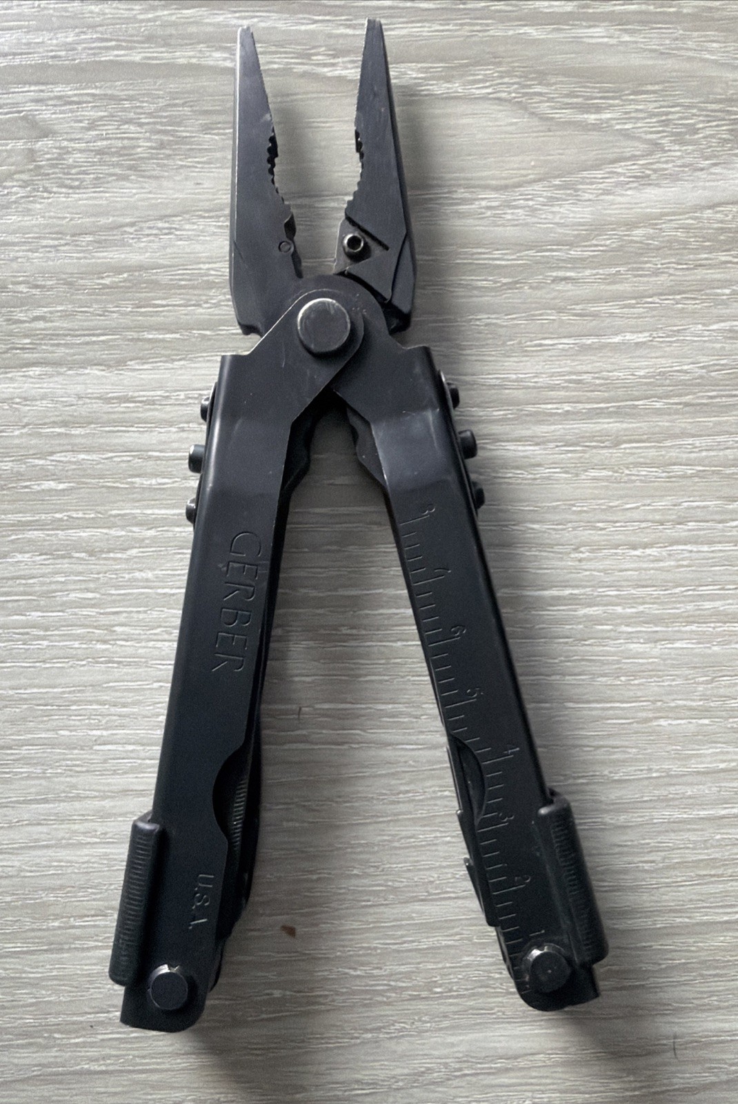 Gerber MP600 Multi-Tool Needle Nose Pliers Black Oxide W/ Sheath Tools Pictured