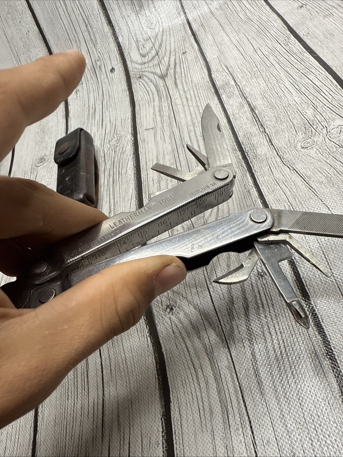 Leatherman Multi Tool With Leather Sheath Excellent Condition