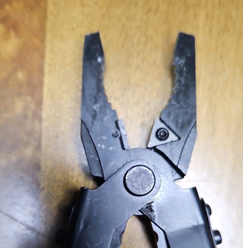 Gerber MP600 Multi-Tool, Blunt Nose Pliers, Carbide Cutters, Black Military EDC