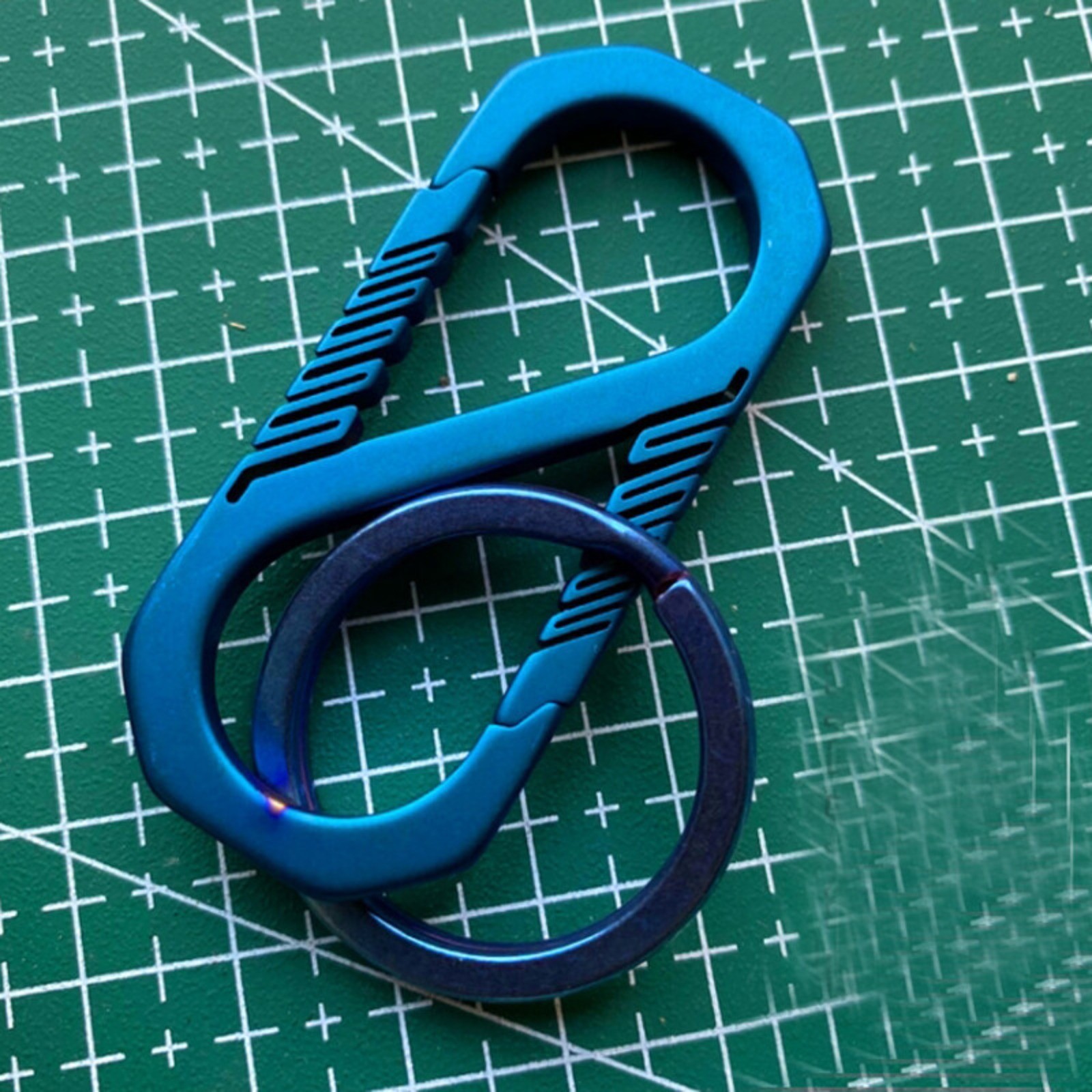 Portable Titanium Alloy Keychain +32MM Key Ring EDC Quick Hanging Buckle Tool