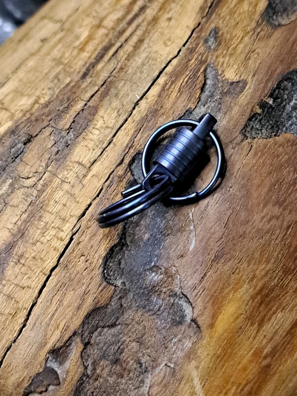 Pro Mini Series Anodized Titanium Swivel With 15mm Titanium Keyrings