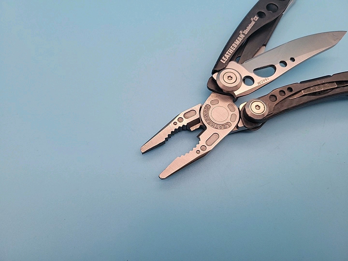 Leatherman Skeletool CX Multi-Tool – Plain Edge 154CM Blade – Driver Bits