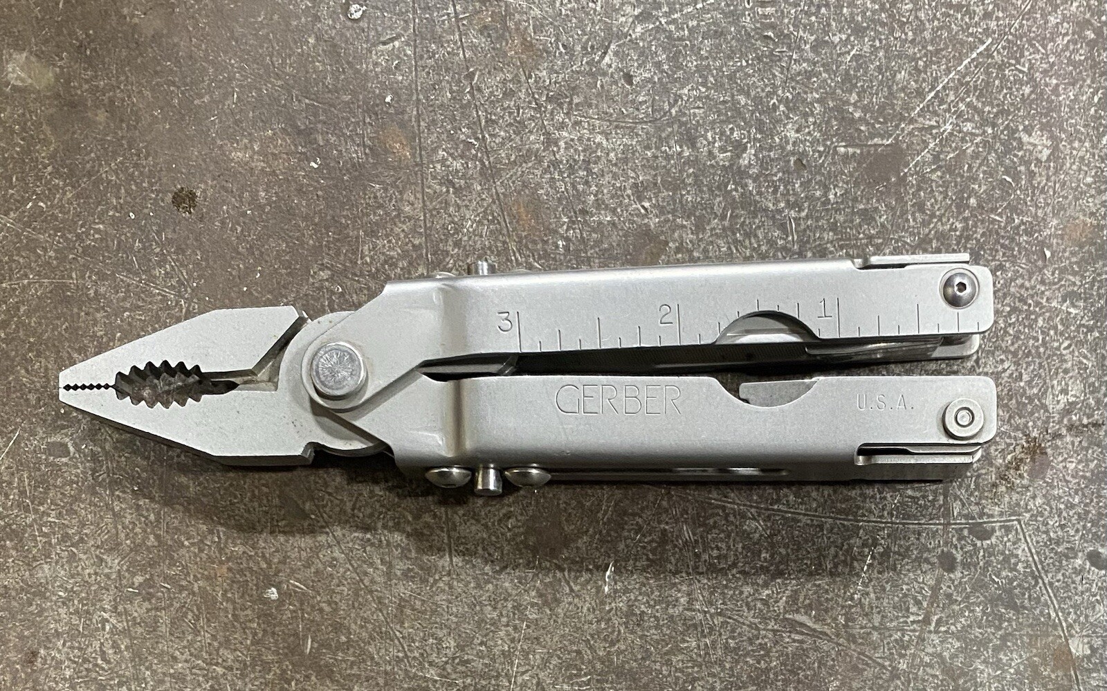 Vintage Gerber MP Bluntnose Multi Tool Knife File Screwdrivers Saw Pliers