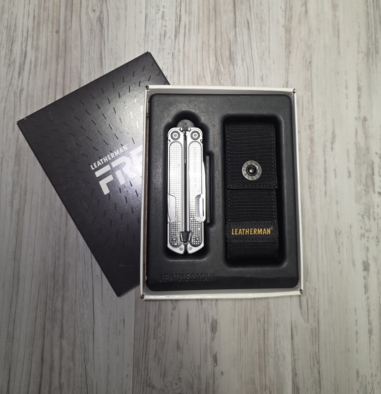 Leatherman FREE P2 Stainless Multi-Tool w/ Sheath! NEW IN BOX! -DISCONTINUED-