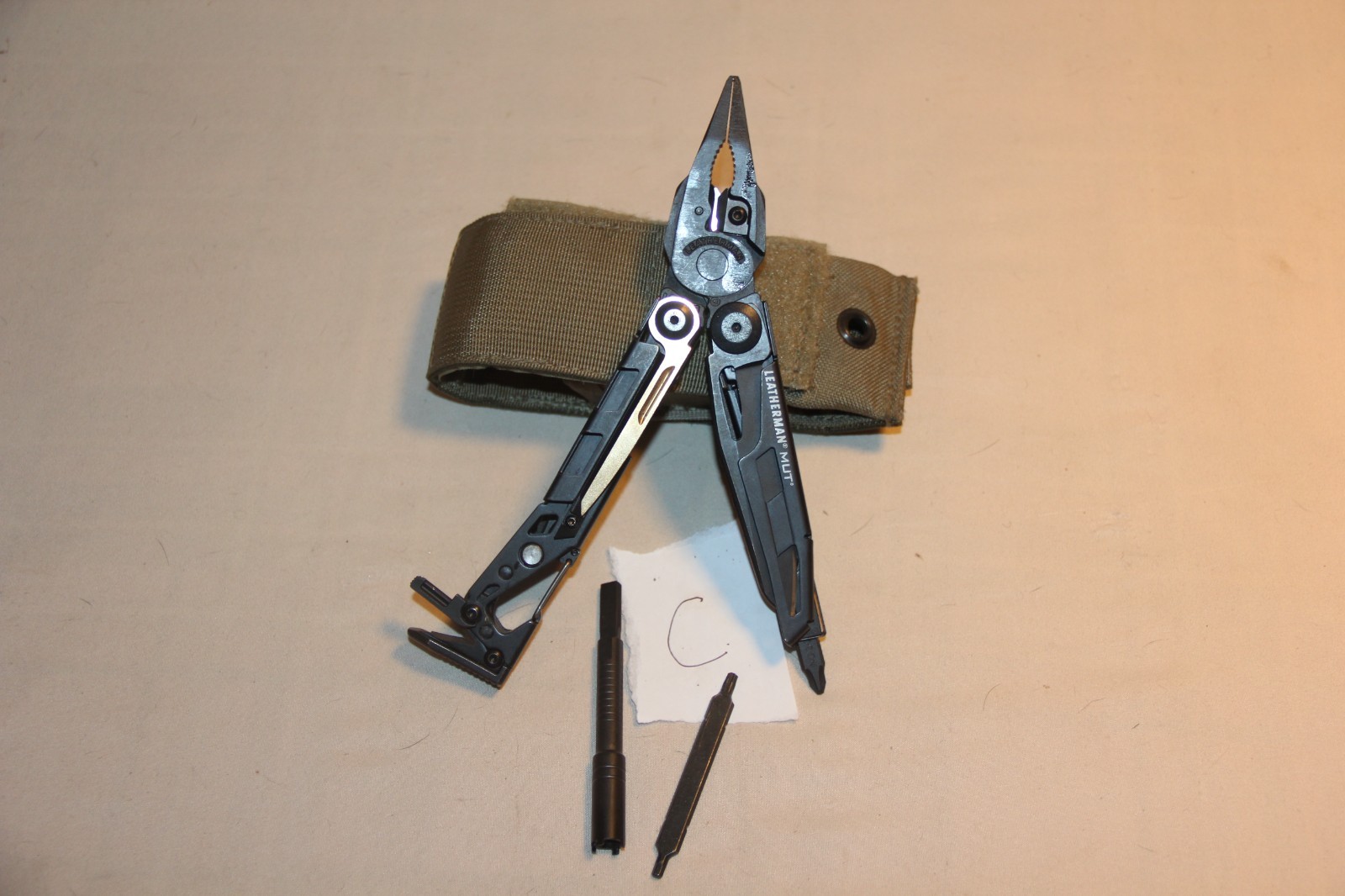 Leatherman MUT Tactical Multi Tool with BROWN Molle Sheath – Black NEW.