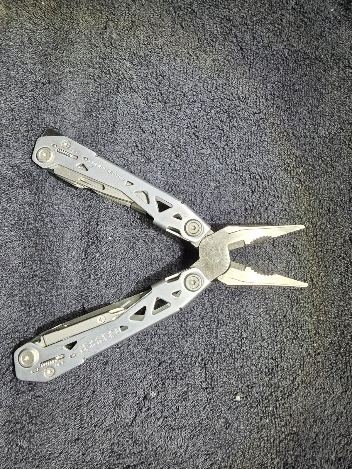 **Free Shipping!** Gerber 15 in 1 Multi-Tool with Pocket Clip