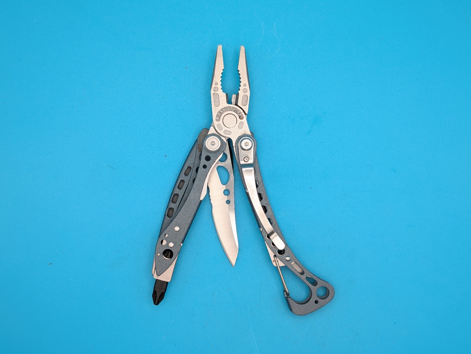 Leatherman Skeletool Multitool Combo Edge Knife! NAVY BLUE! WITH SHEATH!