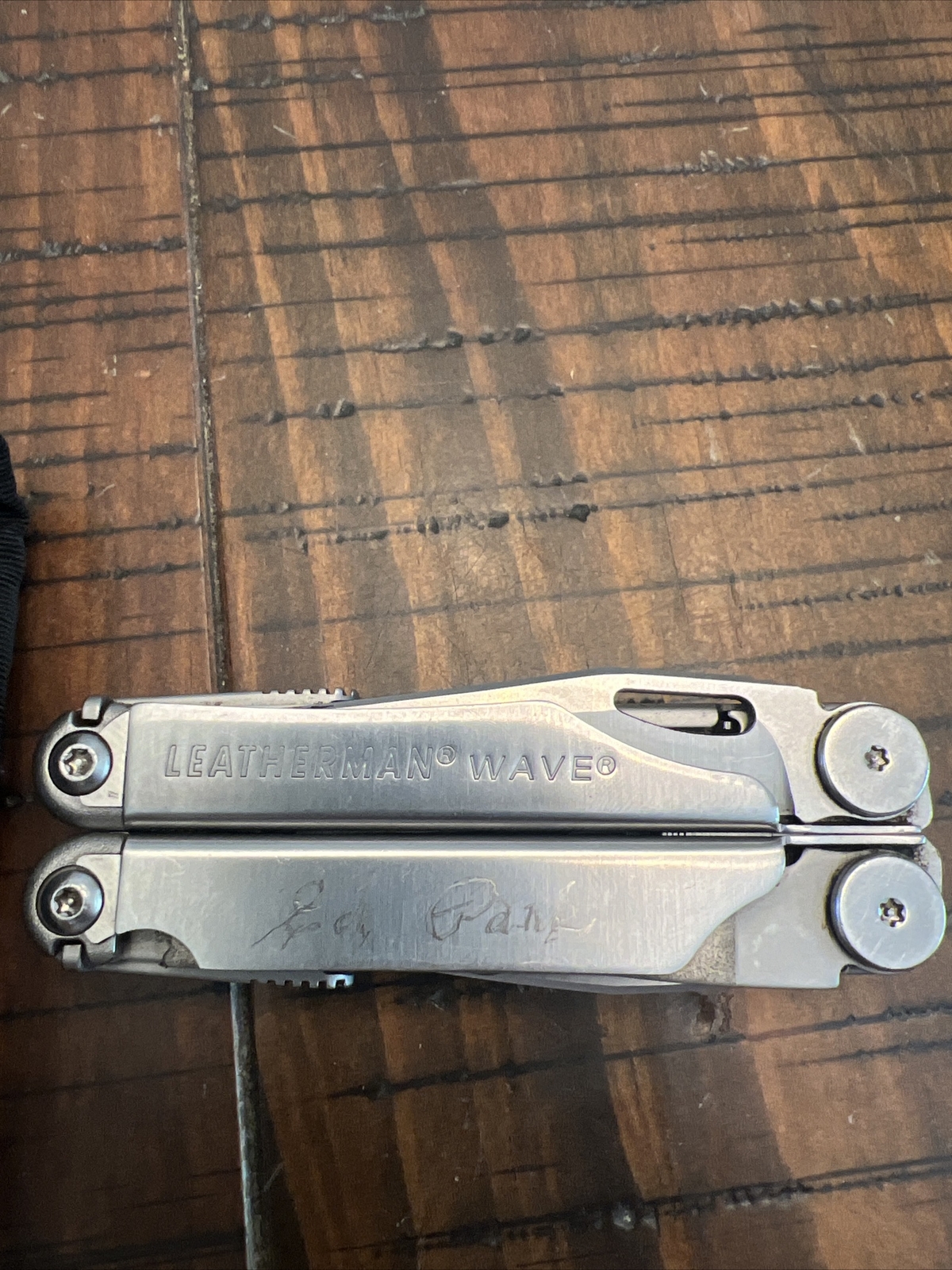 Leatherman Wave multi-tool With Belt Pouch Carrying Case. Free Shipping