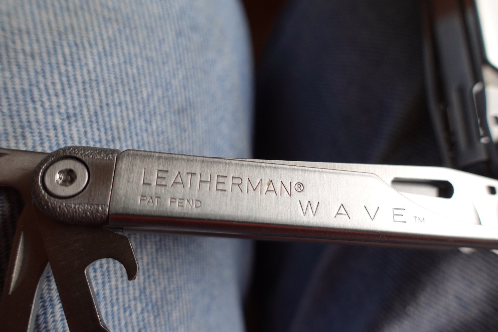 Leatherman Wave Multi Tool w/Leather Sheath box and all papers date 0998