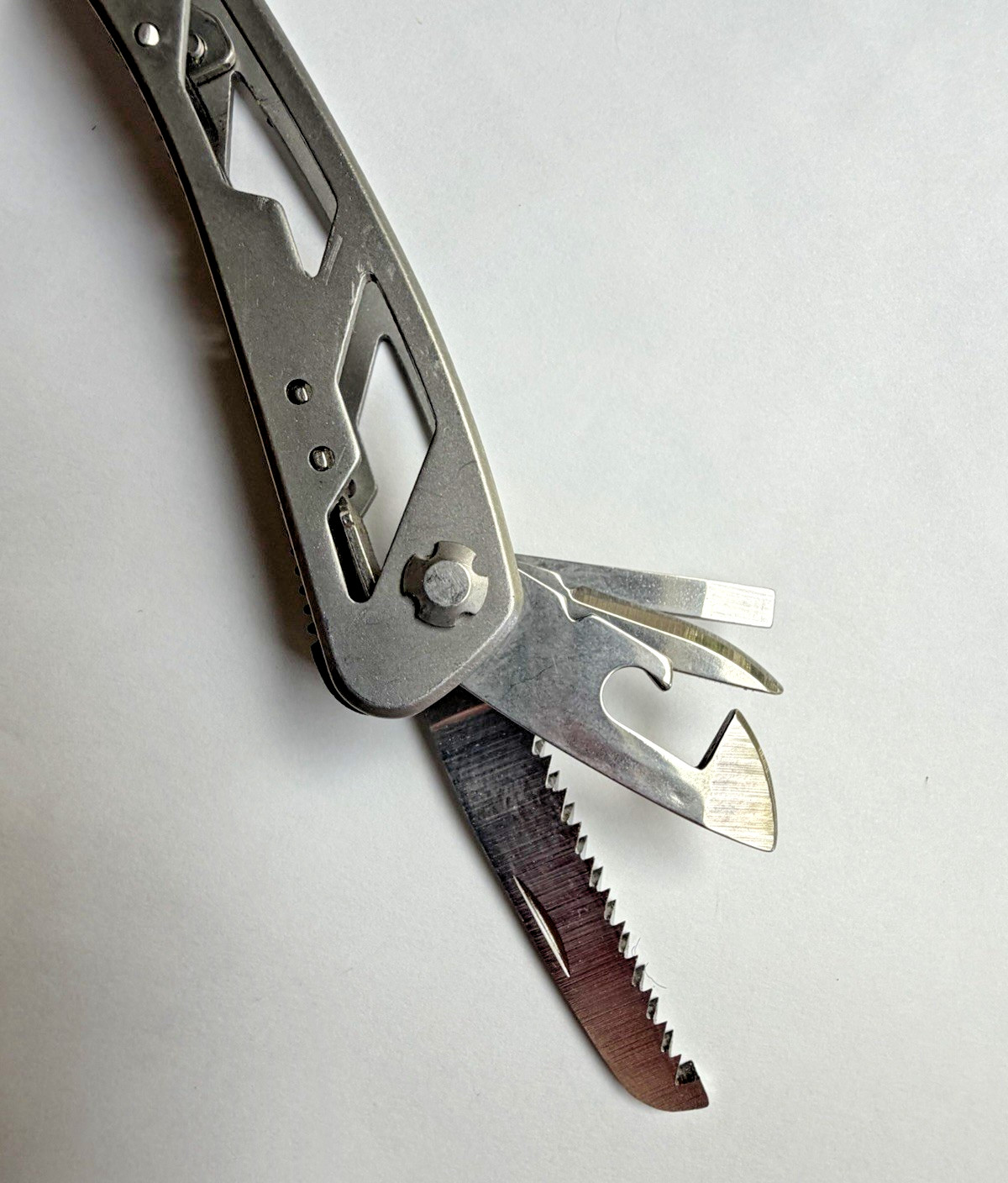 Stanley 13-in-1 Multi-Tool Pocket Knife Stainless Steel Pliers Non Slip Grip