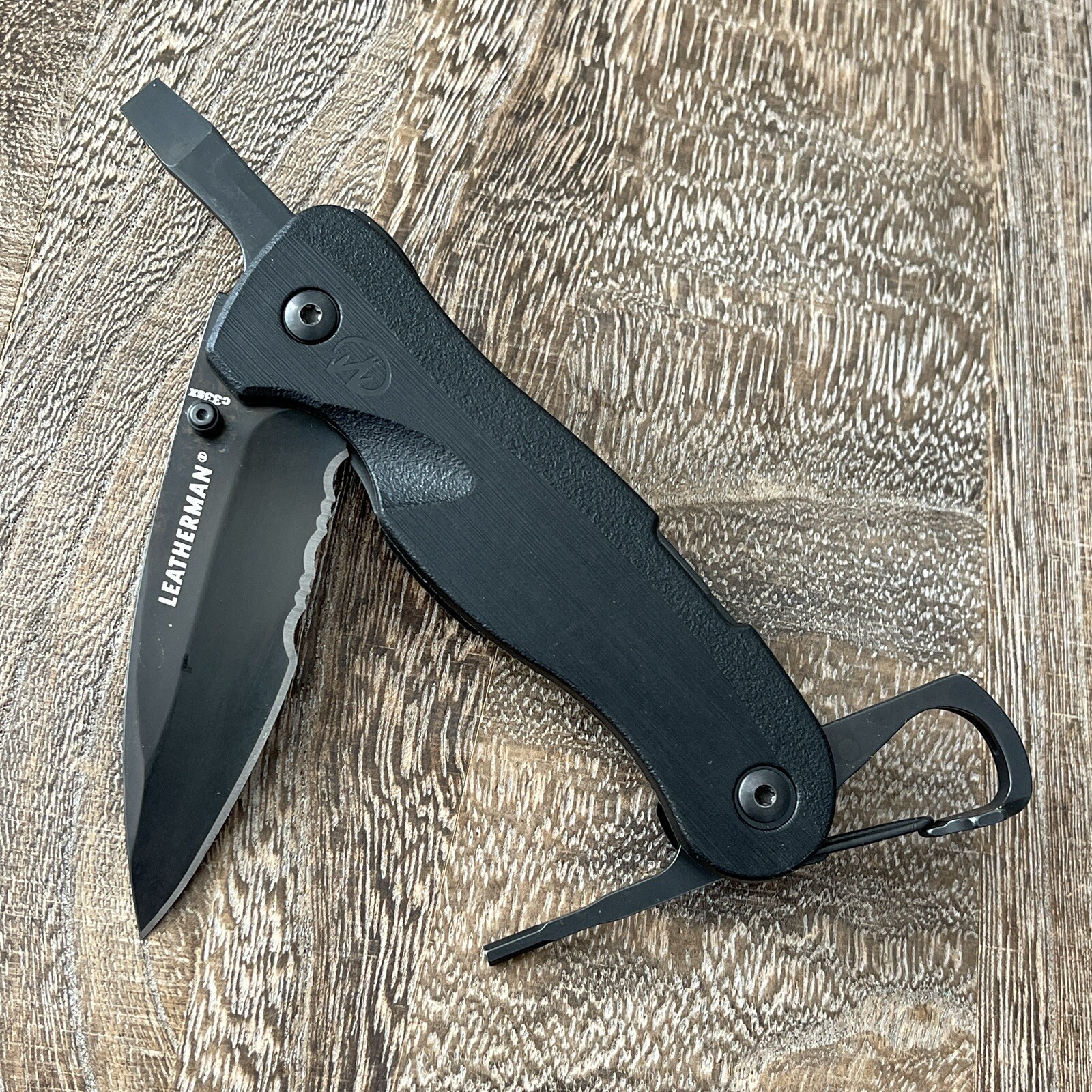 Black Leatherman Crater c33sx Knife-Multitool; Blade, Flat Screwdriver, Fin Key