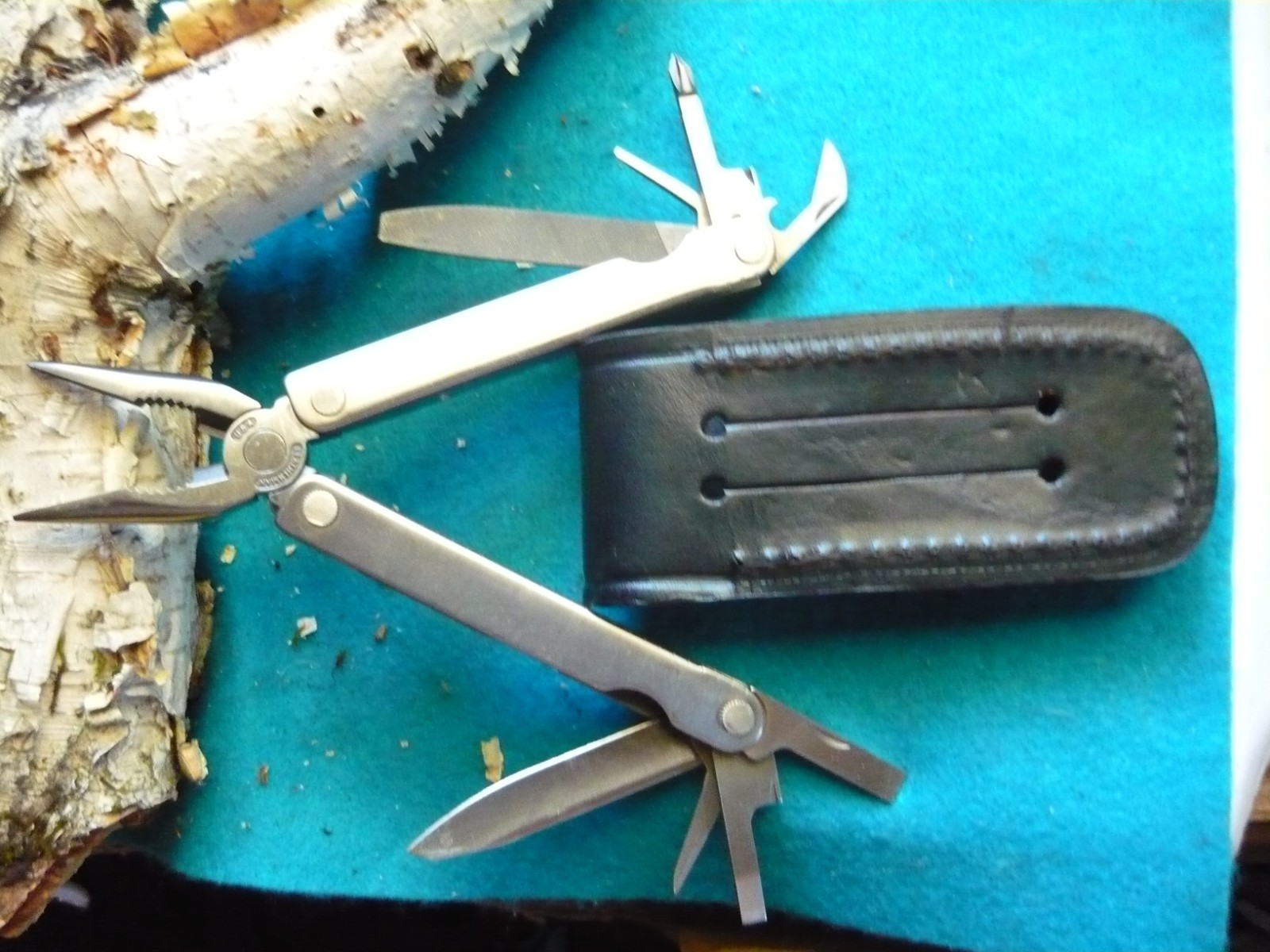 ***ORIGINAL Leatherman PST Multi Tool with LEATHER Case – Date 1094***