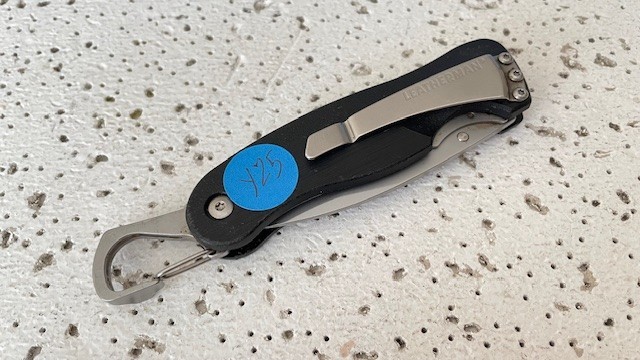 Leatherman Knife C33LX Combo Blade Folding Pocket Knife Linerlock Black Handle –