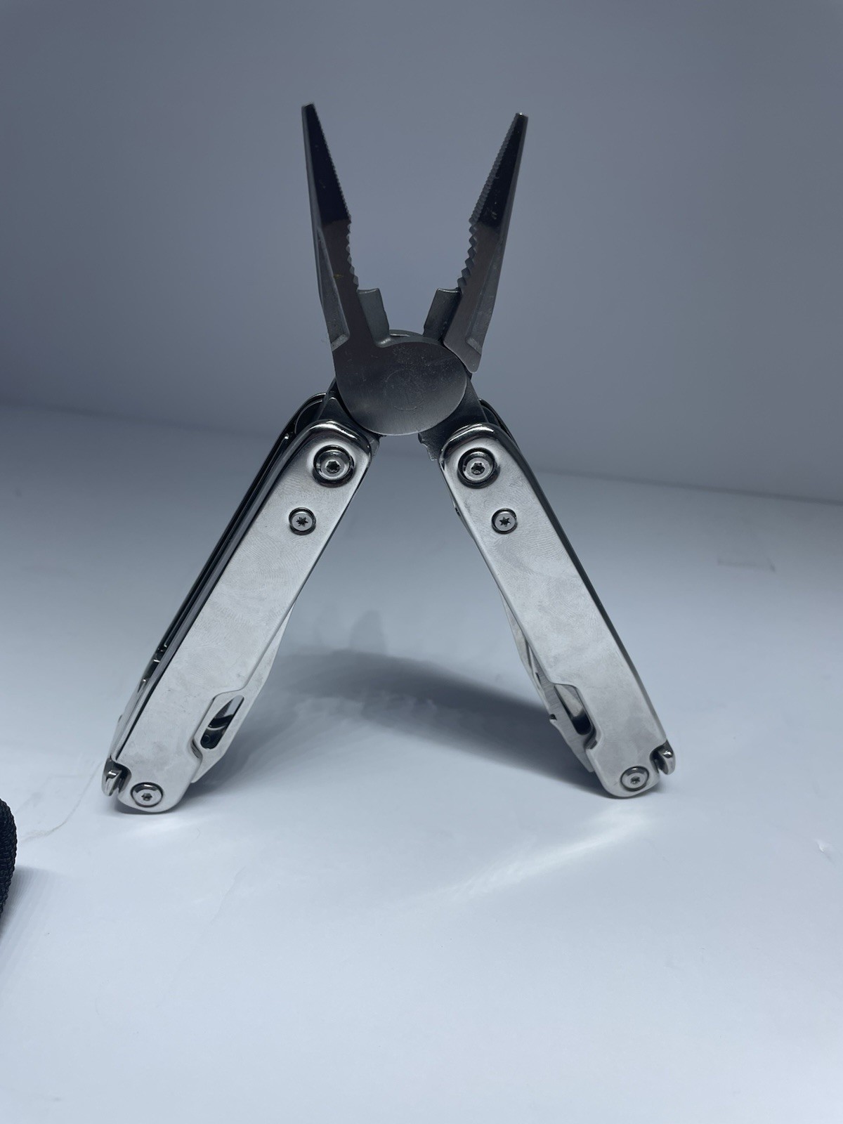 OZARK TRAIL 8 IN 1 MULTI TOOL STAINLESS STEEL And Pliers Belt Hook Case