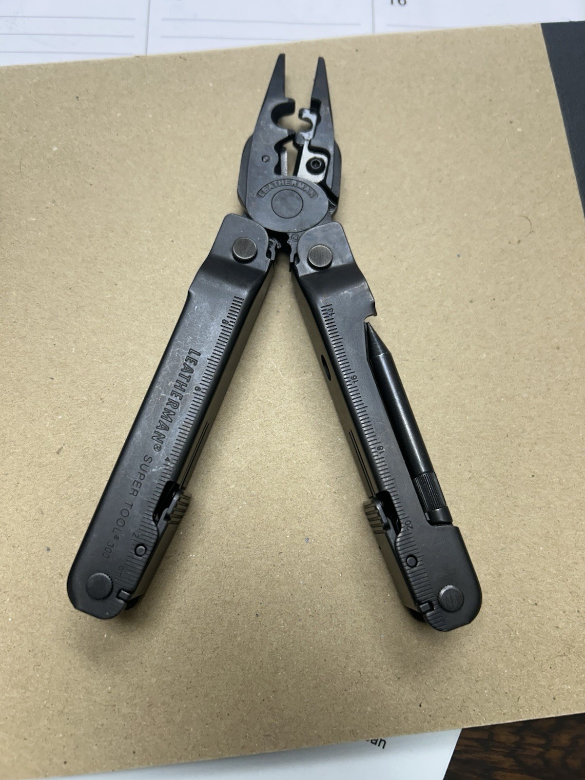 Leatherman Super Tool 300 Multitool Black Oxide w/Leatherman Molle Sheath