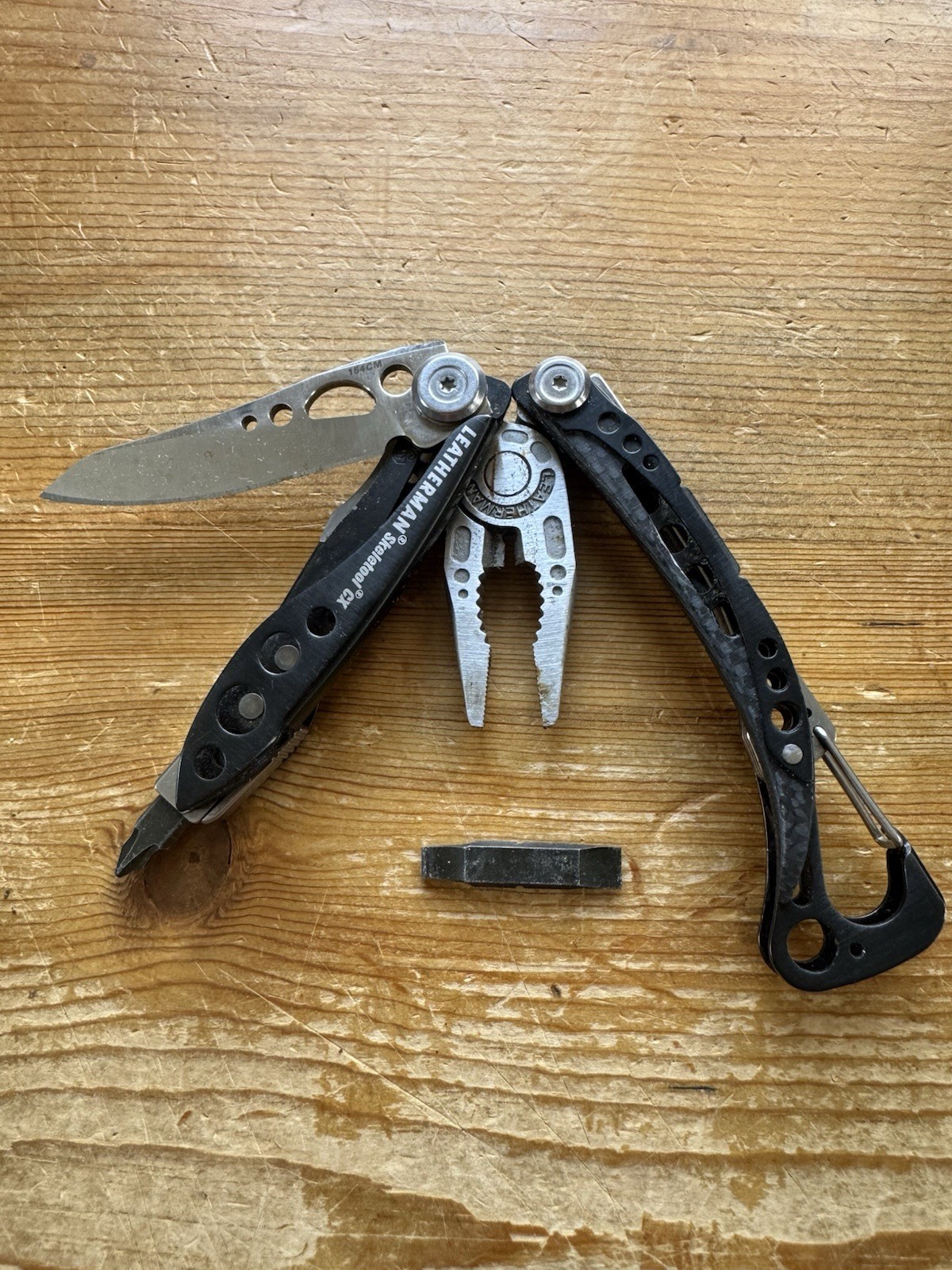Leatherman Skeletool CX Multitool Plain Blade 154CM Steel Carbon Fiber