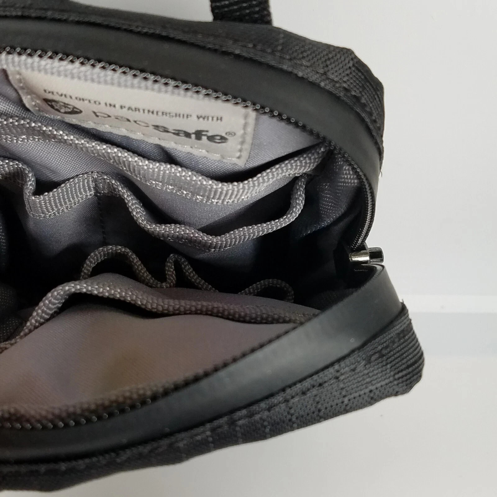 Leatherman Tool Pouch Black 934940 Pacsafe EDC Organizer Case 7 Internal Pockets