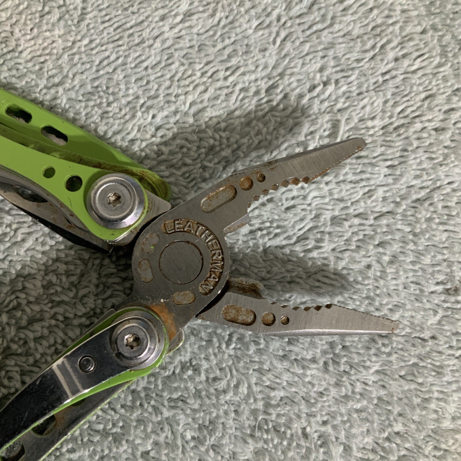 Retired Leatherman “Skeletool Lime Green” Stainless Steel Multi Tool Rust – J11