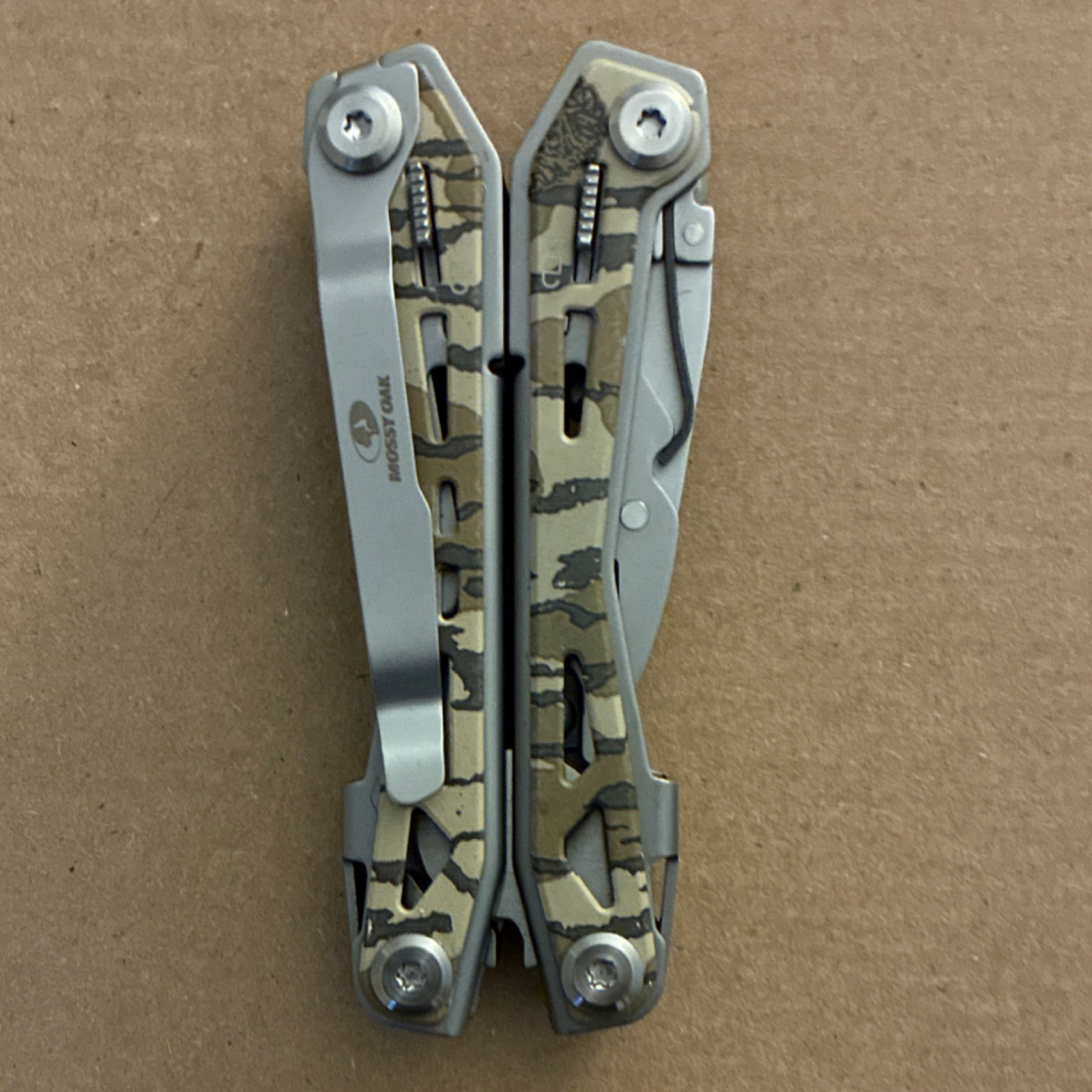 Mossy Oak Multi-Tool Stainless Steel Plier Silver Beige with Sheath