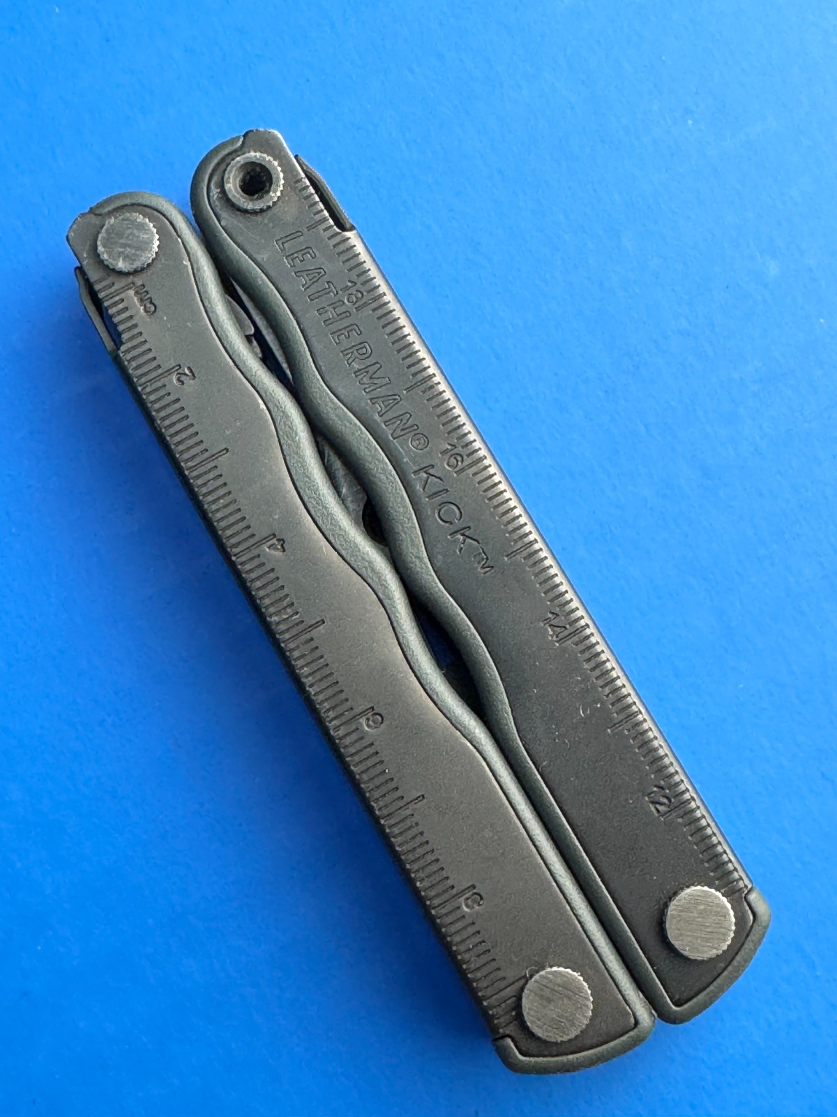 Leatherman Kick MultiTool Black Oxide – hunting, fishing, camping, hiking