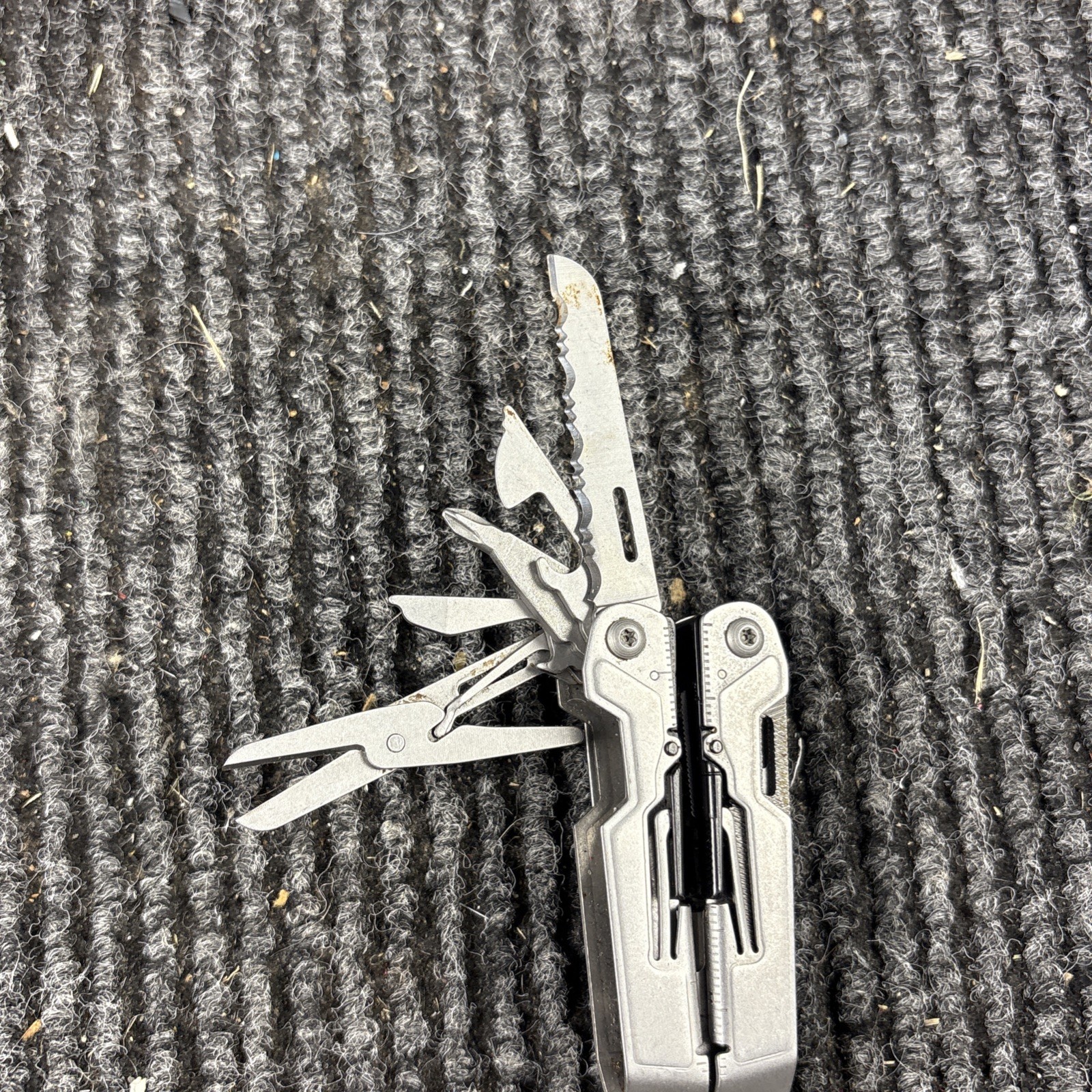 SOG POWER PINT MULTI TOOL PLIERS KNIFE SMALL (409)