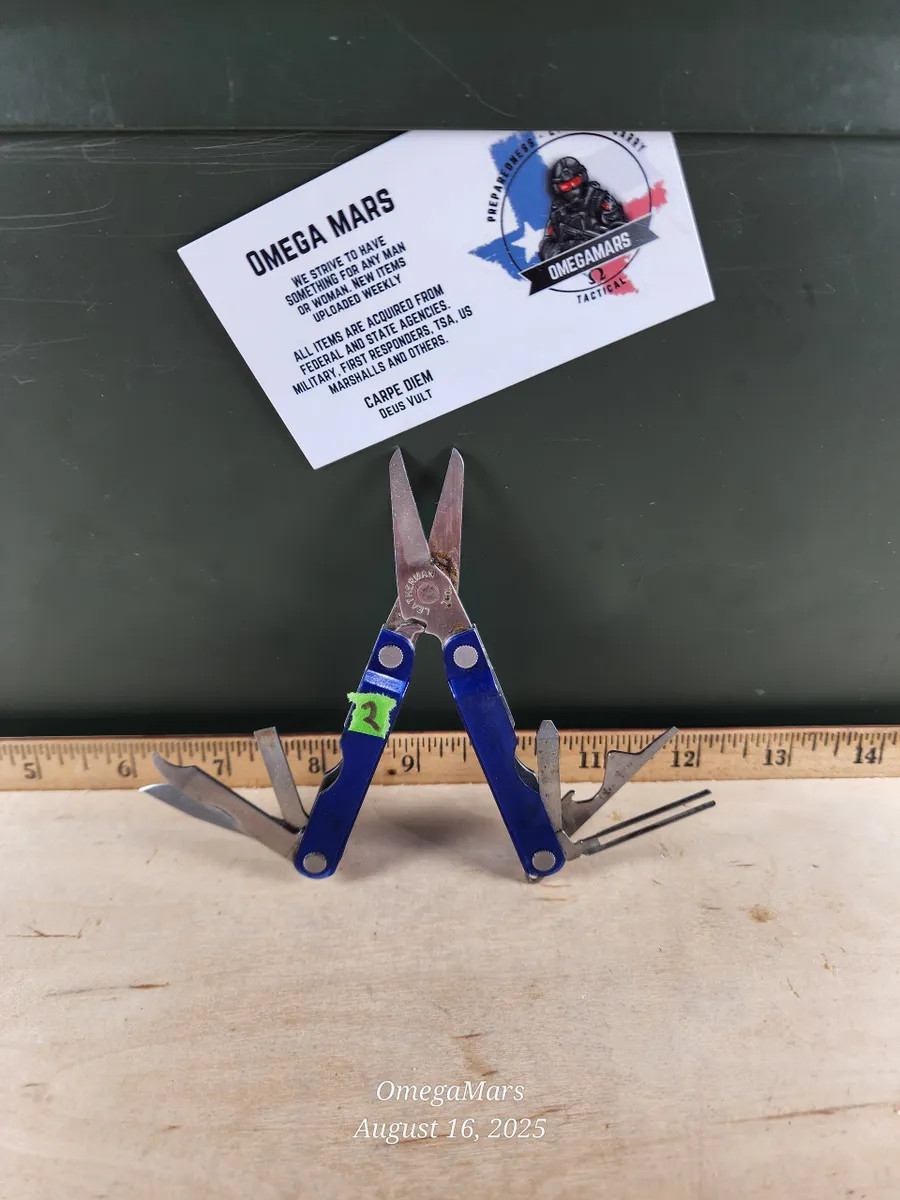 Leatherman Micra Plastic Blue #2 Light usage