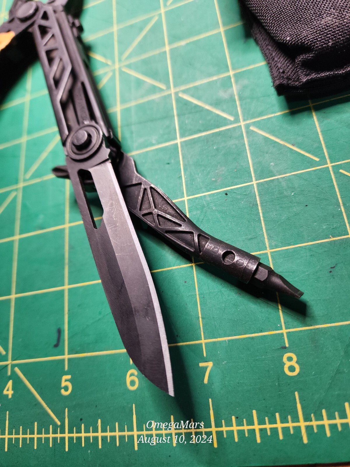 Gerber Center Drive #O4 W/ Sheathe looks and feels brand new