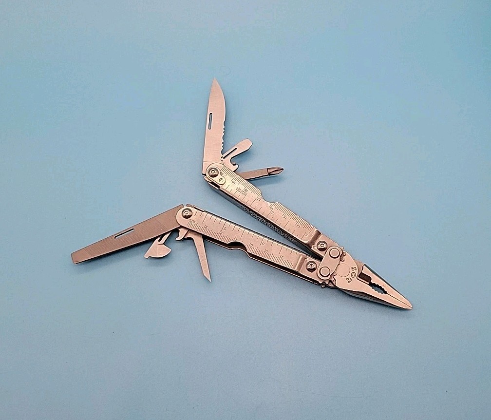 SOG Pocket Power Plier S44 Multi Tool – Discontinued – Pliers, Saw, Knife
