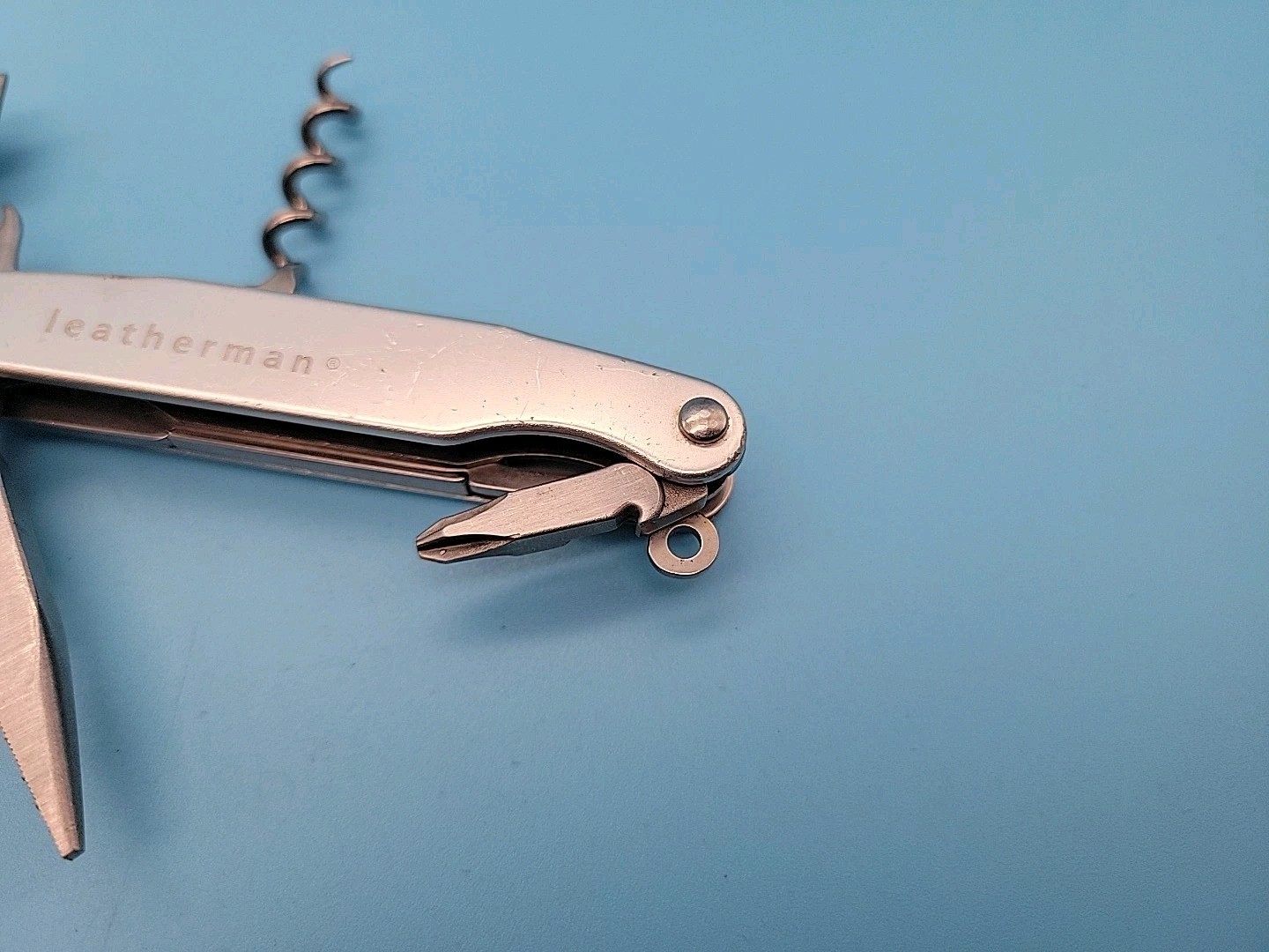 Leatherman JUICE SC2 Multi-Tool – Dated 1202- Gray – Pliers, Corkscrew