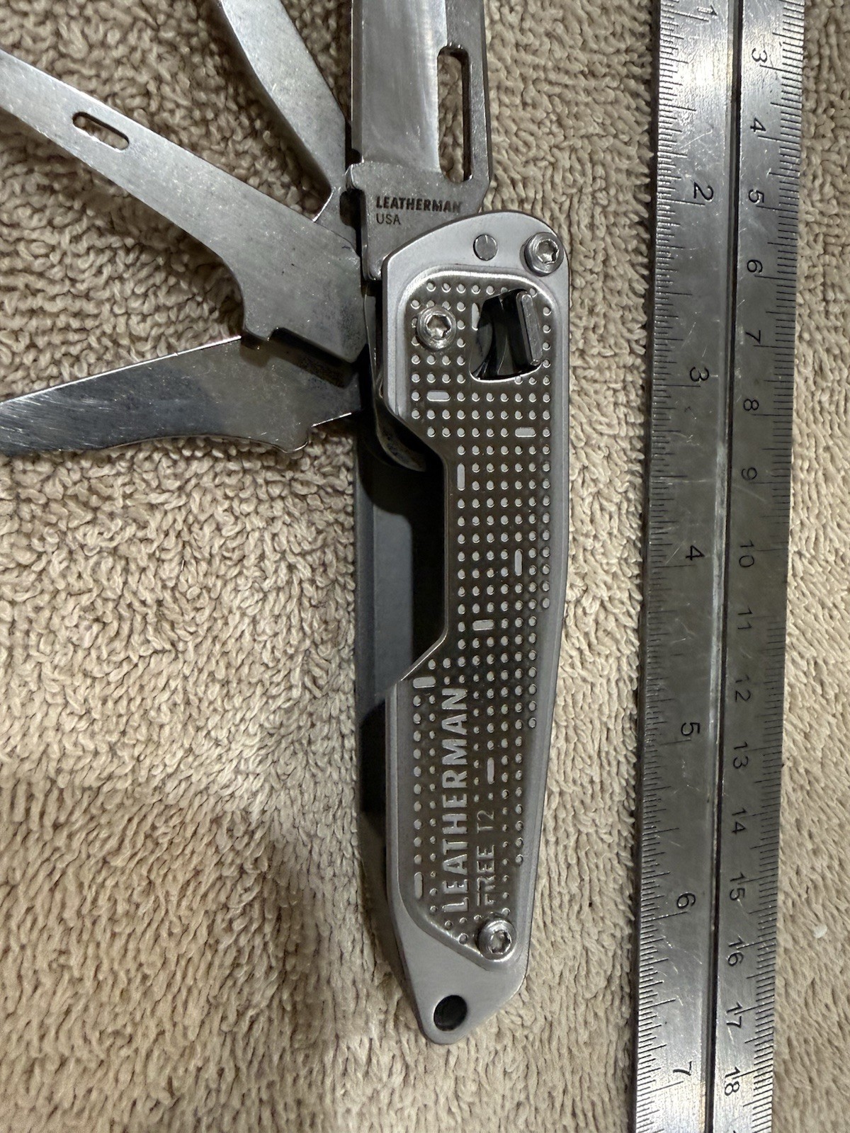 Leatherman FREE T2 Pocket Knife Multi-tool!