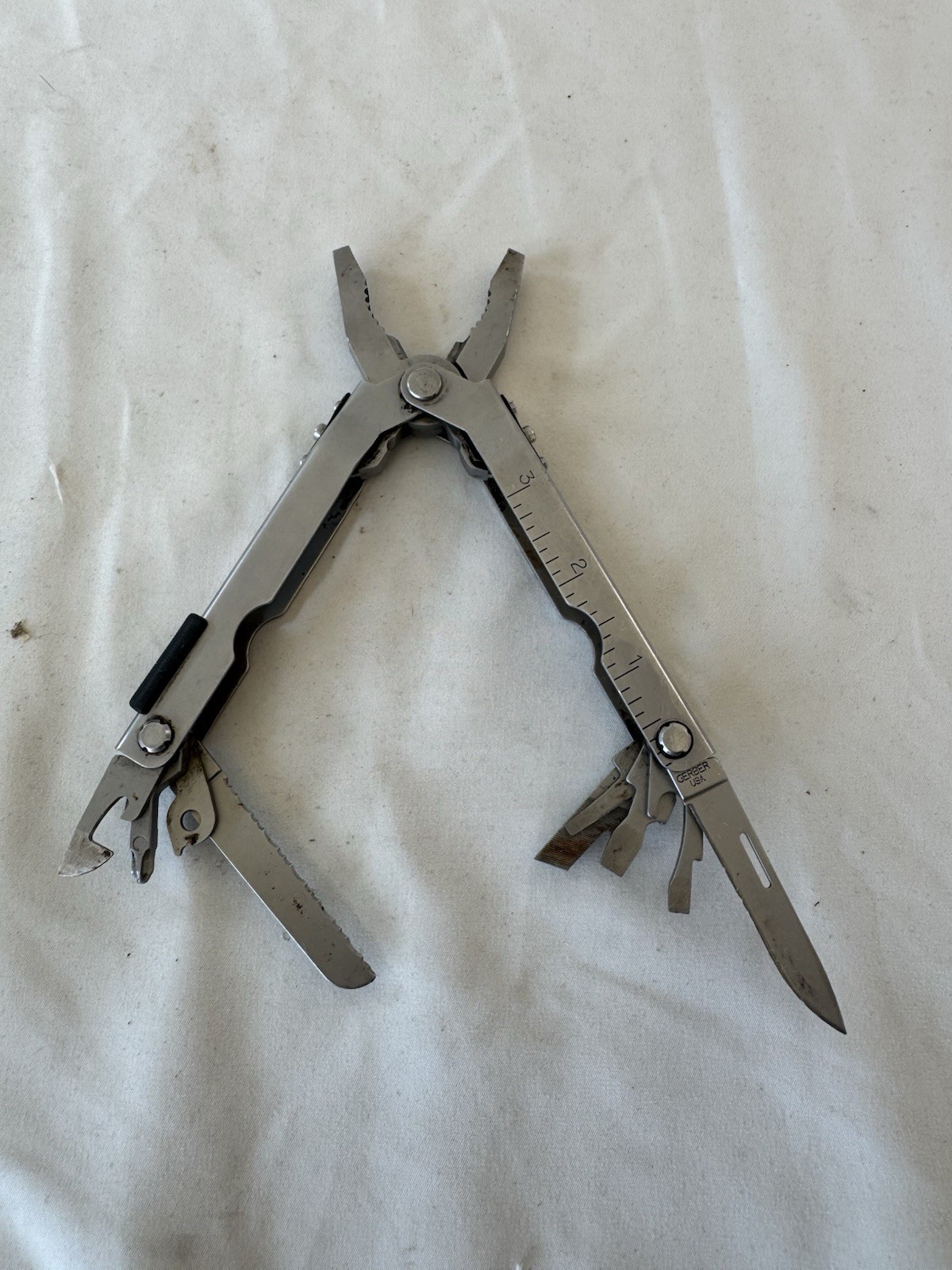 Gerber Multi Plier 600 Multi-Tool with Belt Case Pliers, Knife, Screwdriver