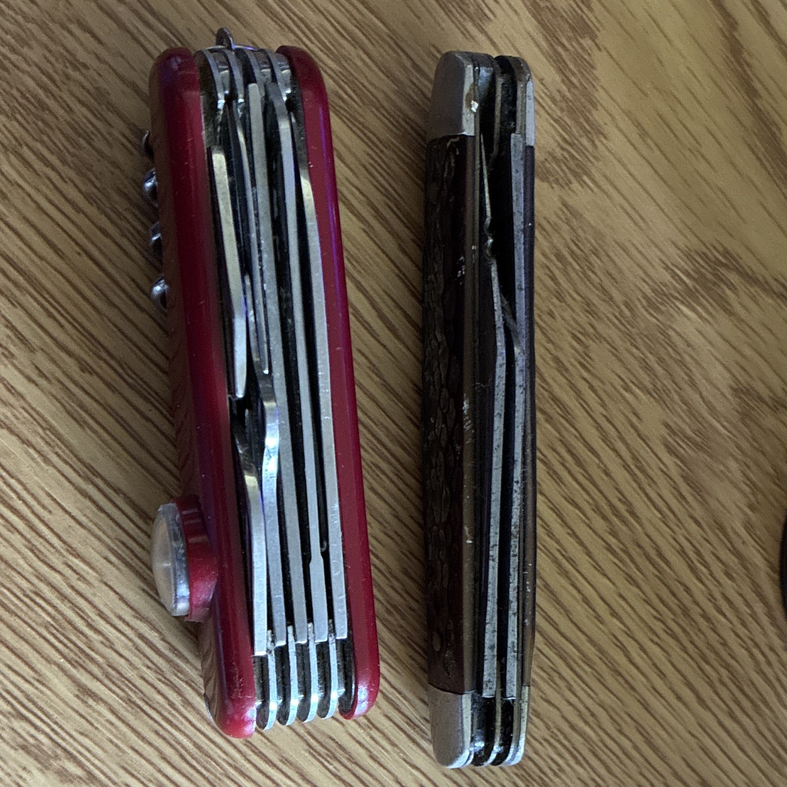 Red 11-in-1 Compass Multi-Tool Pocket Knife Corkscrew 2.5in SS Blade