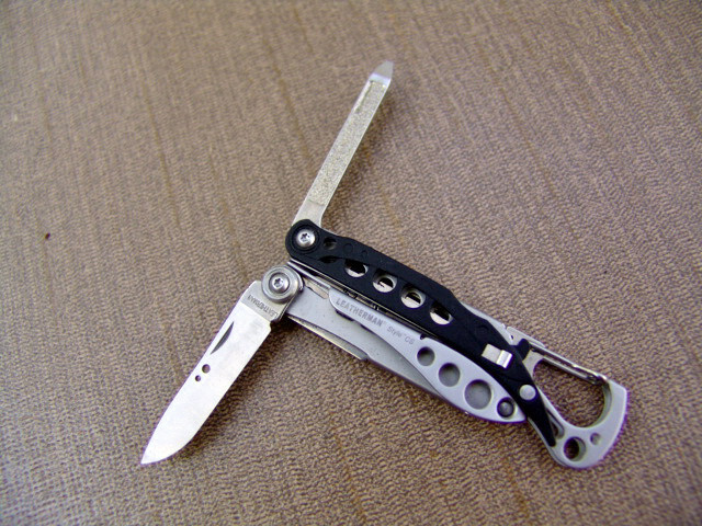 LEATHERMAN SKELETOOL–MULTI TOOL & RETIRED STYLE CS–EXCELLENT–LOT OF 2