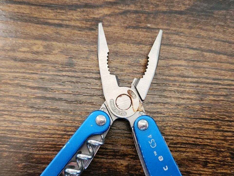 Leatherman Juice CS4 Blue Multitool – Pliers Blade Corkscrew – Great D64