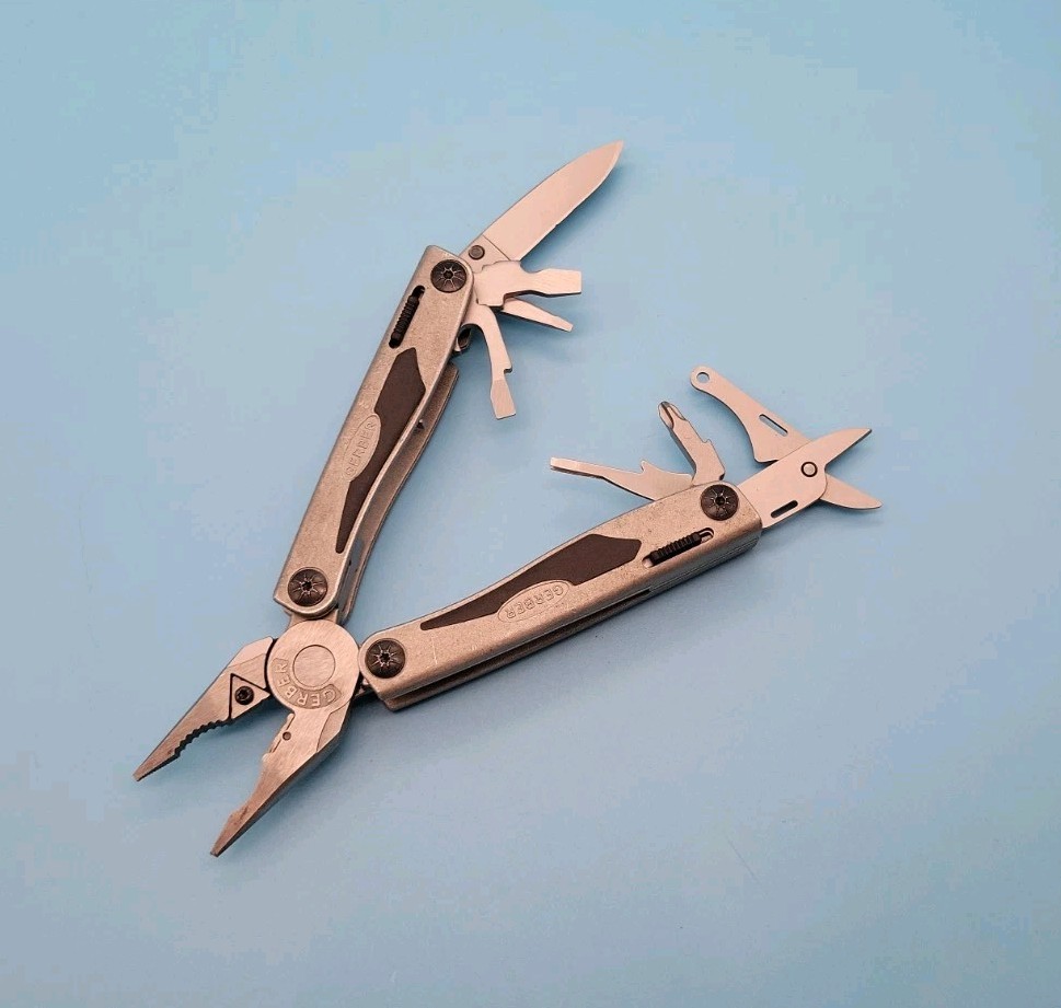 Gerber Urban Legend 700 Multi-Plier Multi Tool – Pliers, Scissors, Knife