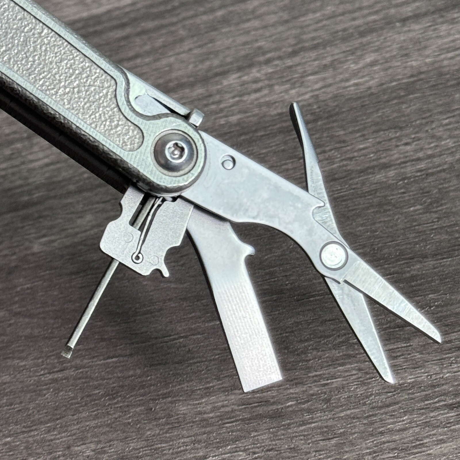Leatherman Charge Ti Multitool early PAT PEND, early bits