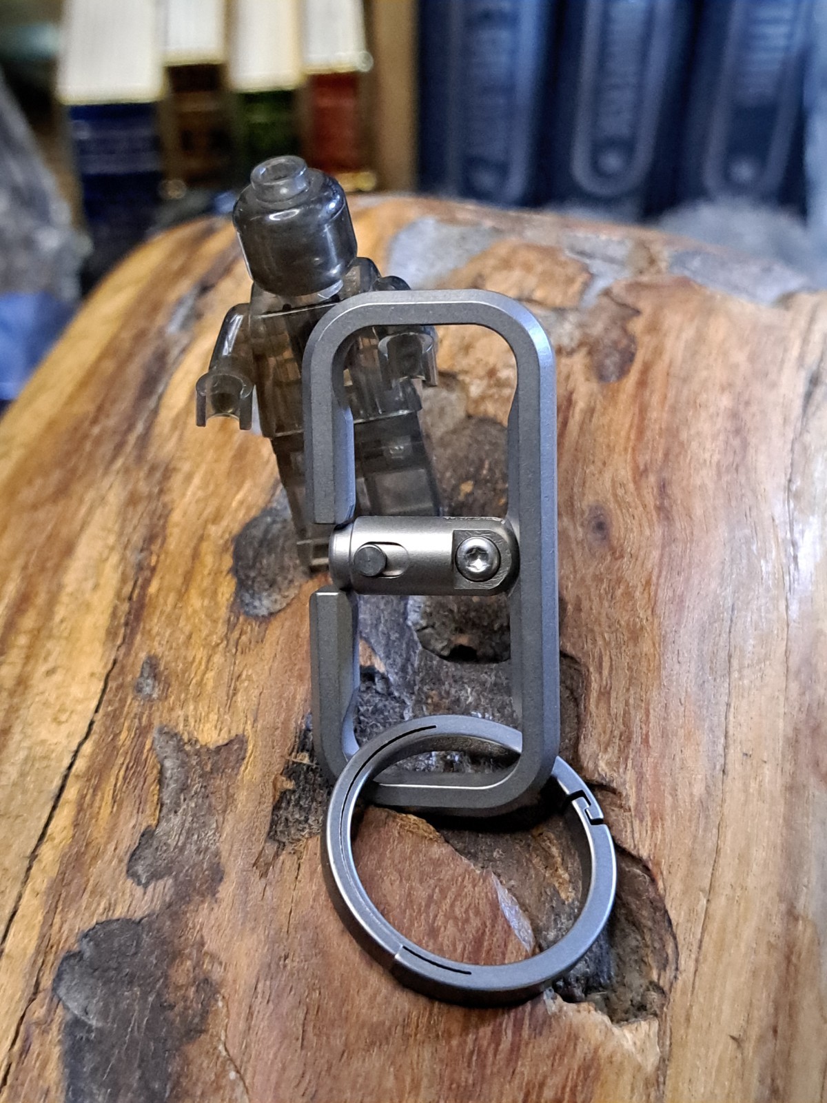 Pro Series Gentleman’s Dual Titanium Carabiner Keychain With Quicksnap Keyring