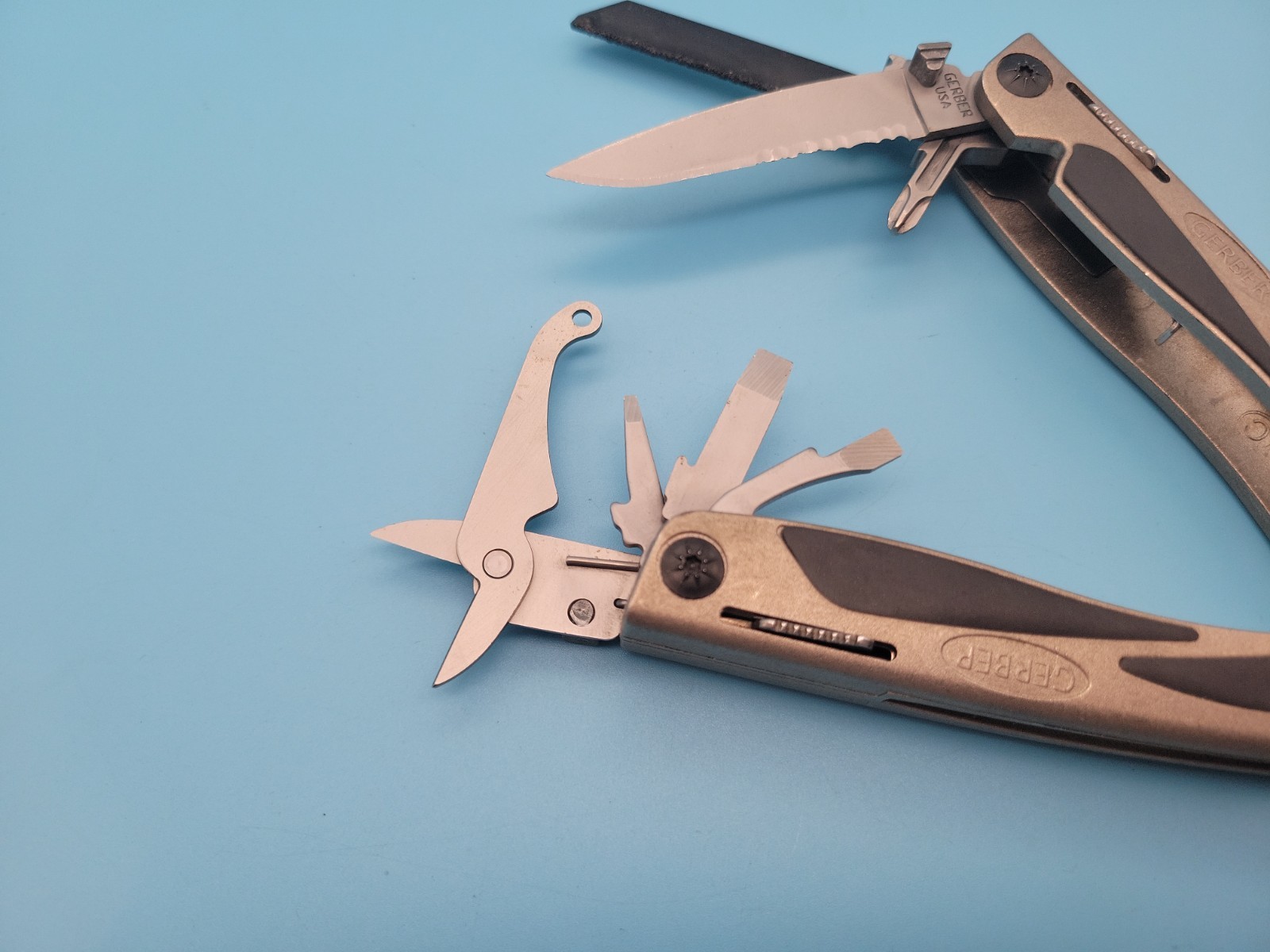Gerber MP800 Legend Multi-Plier Multi Tool – Carbide Cutters Pliers, Knife, File
