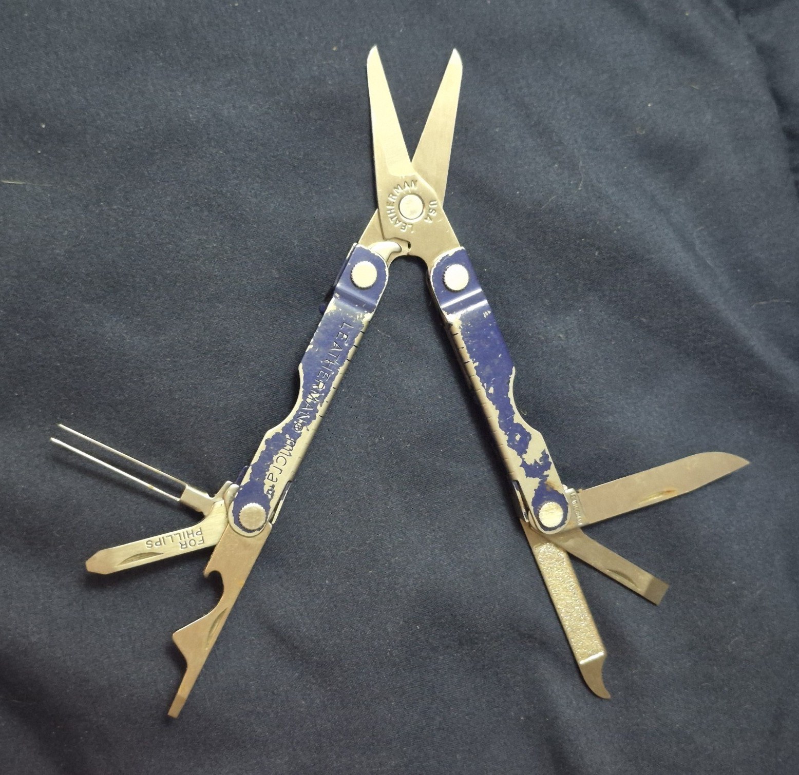 Leatherman Micra 10-Tool Multi-Tool 2″ Straight Blade Blue/Silver Lanyard 2.5″