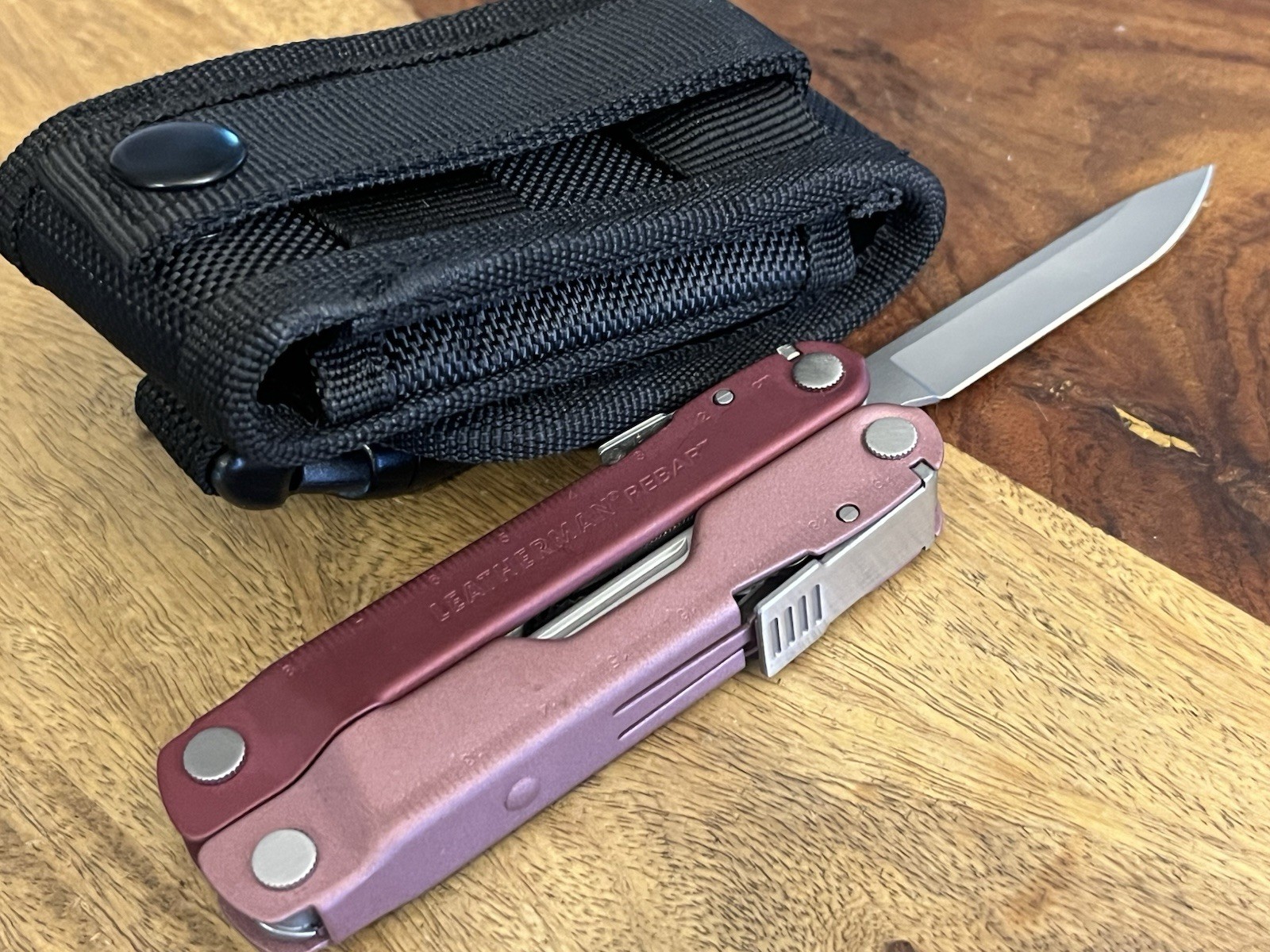 Leatherman Rebar Heathered Cranberry Multi-Tool (17-in-1) SUPER NICE!!! w/Sheath