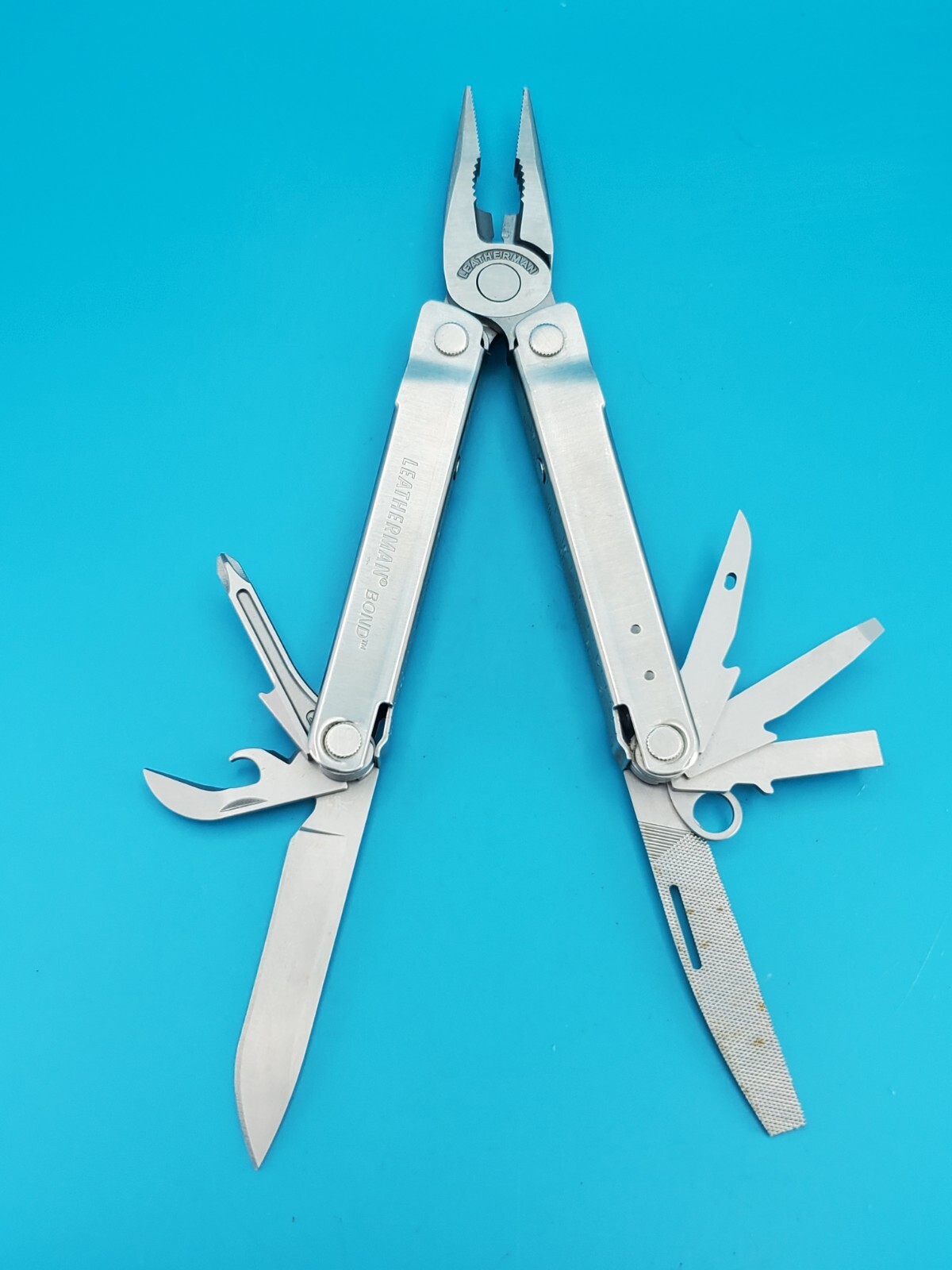 LEATHERMAN Bond Multitool, Stainless Steel Everyday Tool!