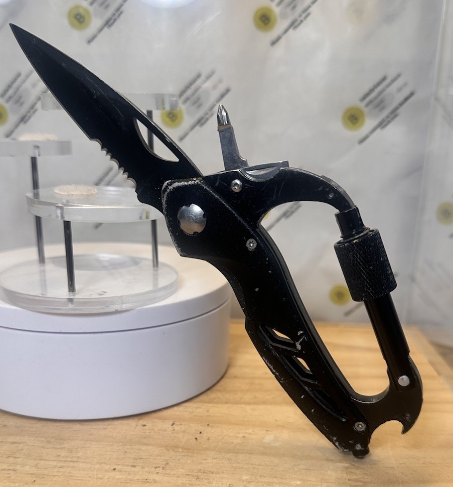 Carabiner Multitool, Carabiner w/Pocket Knife, Serrated Folding Knife, Glass Br